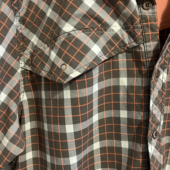 VOLCOM SHORT SLEEVED BUTTON UP SHIRT (XL) - Picture 4 of 16